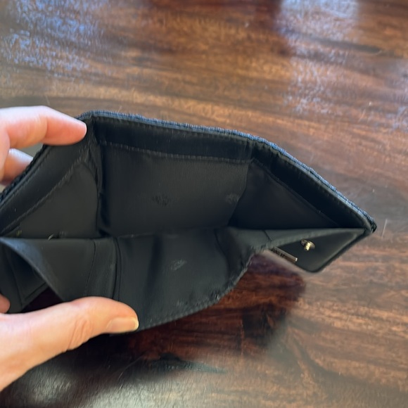 The Sak trifold wallet - Picture 4 of 7